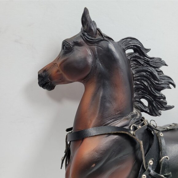 Retired Breyer Huckleberry Bey #472 Collectible Horse with Accessories - Picture 6 of 12